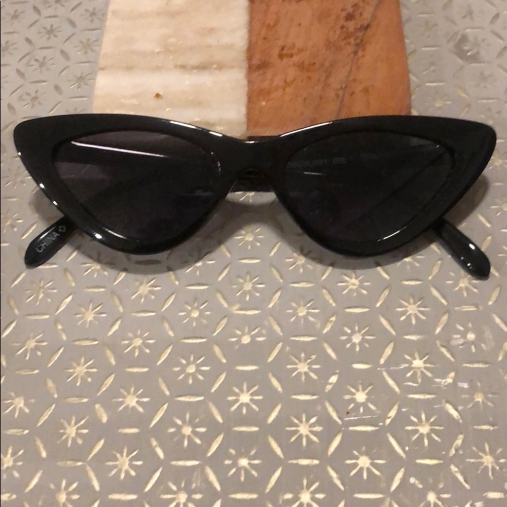 Sleek black cat eye sunglasses